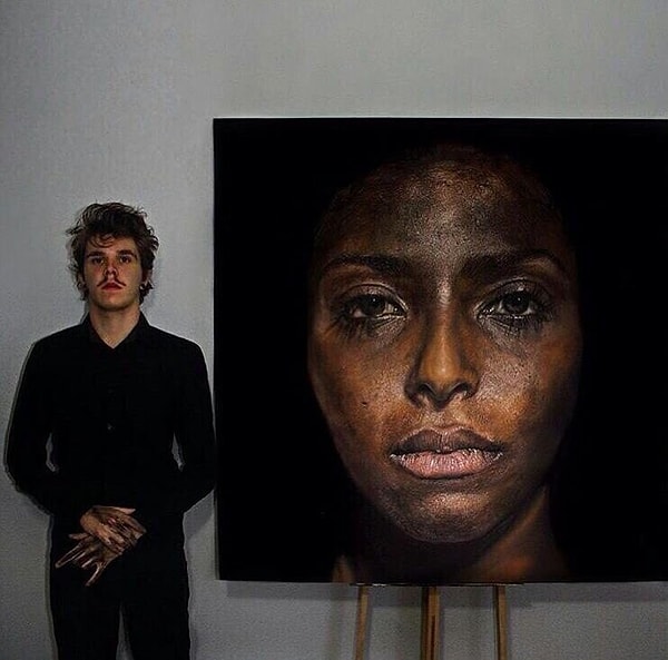 12. Луис Эсканхуэла представляет свою работу.