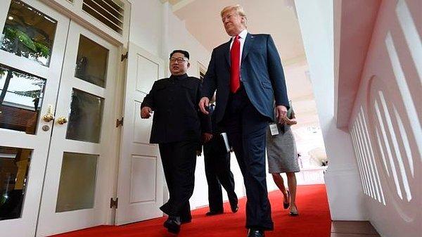 Lüks Capella otelinde düzenlenen zirve Kuzey Kore'nin bir lideri ile görevdeki bir ABD Başkanı'nı da ilk kez bir araya getirdi.