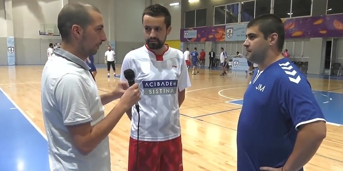 Röportaj Sırasında Yüzüne Gelen Topla Neye Uğradığını Şaşıran Muhabir