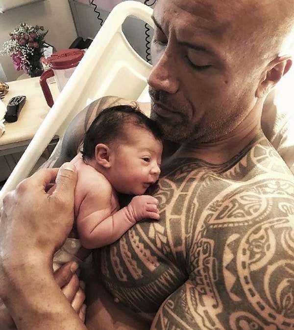 1. В апреле 2018-го «Скала» снова стал папой. У него родилась дочь, которую назвали Тиа Гиа Джонсон.
