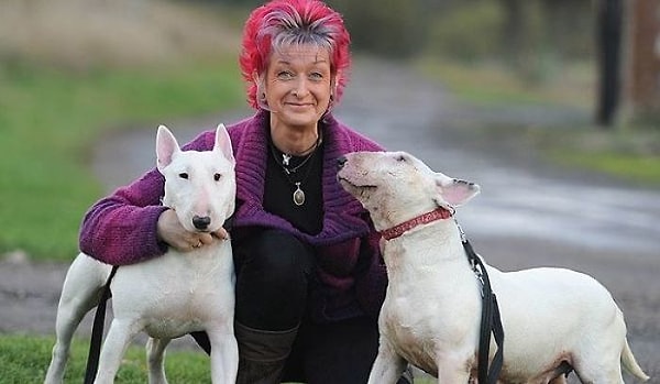 5. "Я думаю, что за 25 лет совместной жизни он должен был понять, что я бы ни за что не отказалась от собак", - говорит Лиз.