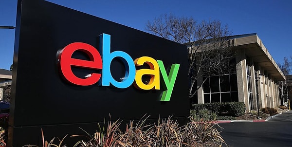 2. В 2006 году человек попытался продать на ebay страну. Какую именно?