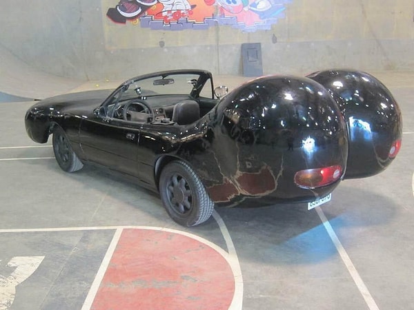 11. А у этой машины впечатляющий... бампер!