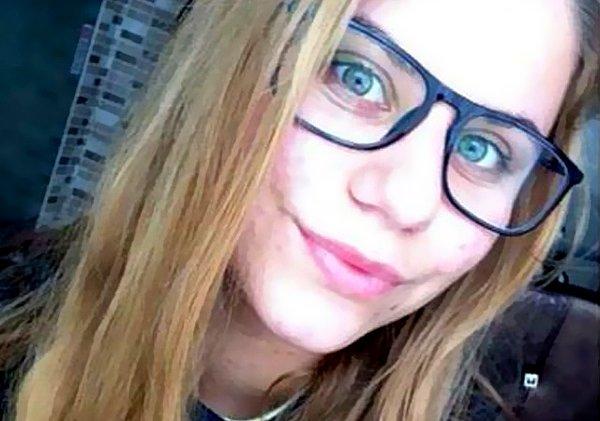 İzmir’in Karşıyaka İlçesi’nde, 2016 yılında iddialara göre internetten aldığı zayıflama hapını içtikten sonra fenalaşan lise öğrencisi 15 yaşındaki Belgin Elmalı kaldırıldığı hastanede yaşamını yitirdi.