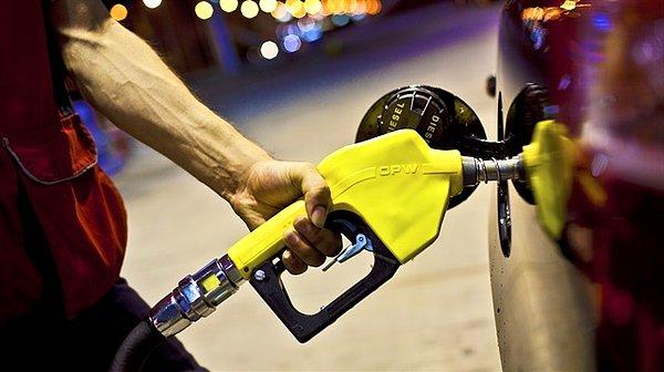 Haberde, İtalya'da benzinin litresinin 1,68 euroya dayandığı bununda Türk Lirasıyla 9 liraya yaklaşık olduğu bilgisi verildi.