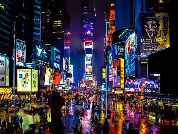 1. Узнали эту площадь?