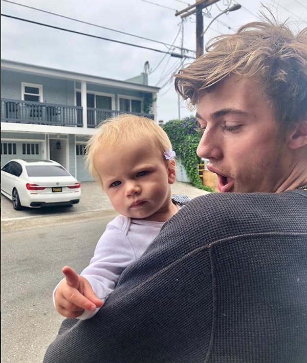 Кажется, на этой фотографии дочь позирует лучше своего отца-профессионала)))