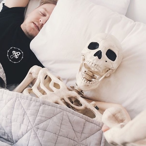 2. "Будить или не будить?"