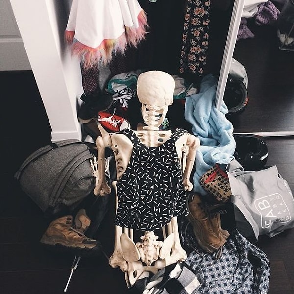 21. "В этом шкафу невозможно ничего найти!"