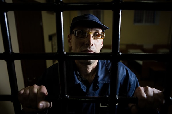 8. Олександр Рогулев осужден в 2002 году за экономические преступления, ограбления и убийство