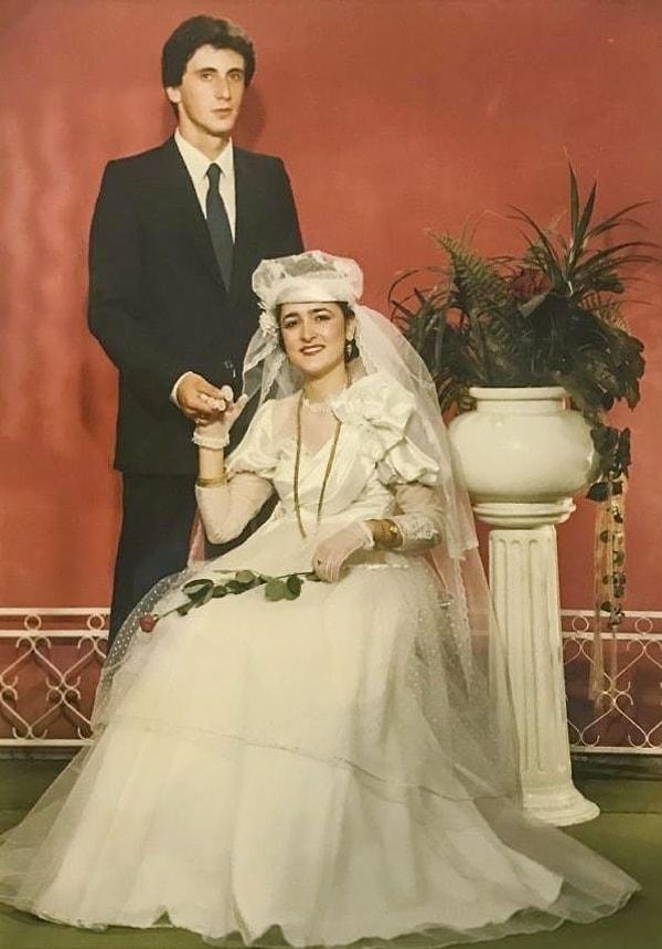 Eşi Ülkü Hanım ile evlilik fotoğraflarından bir kare