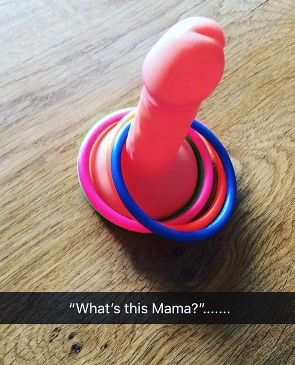 4. Bu anne de seks oyuncağını ortalık yerde bırakmış...