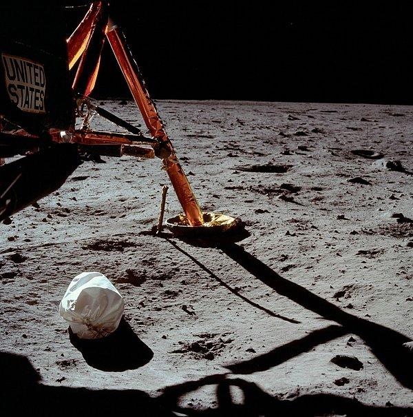 5. Neil Armstrong tarafından Ay'da çekilen ilk fotoğraf