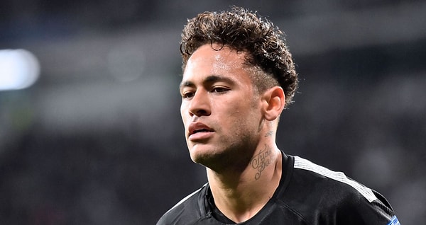 9. За какую страну играет знаменитый Неймар?