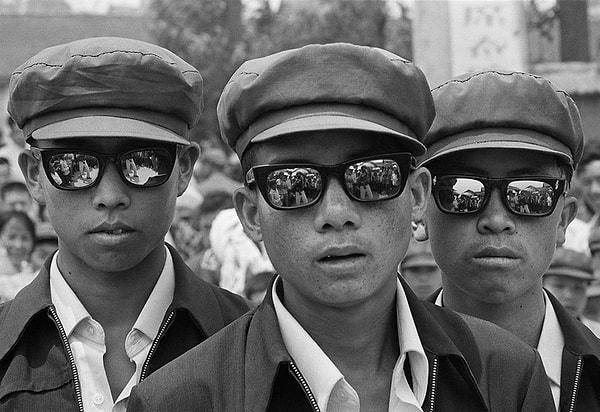 2. Batı modasına ayak uydurmuş Çinli gençler, 1980