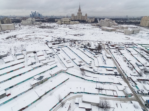 1. Гаражный "Шанхай" возле МГУ