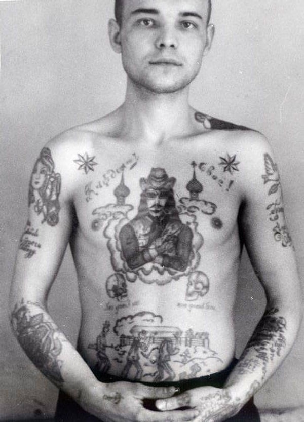 9. Ковбой с ружьем — готовность к риску. Голубка с веточкой в клюве — хорошие новости и избавление от страданий.