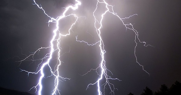 9. Какой из этих фактов о молниях является правдой?