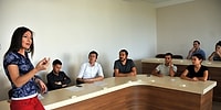 Bir Öğretmenden Hayat Dersi! Final Sınavında Öğrencilerine Değil, Kendine Sorular Soran Prof. Dr. Burcu Demirel