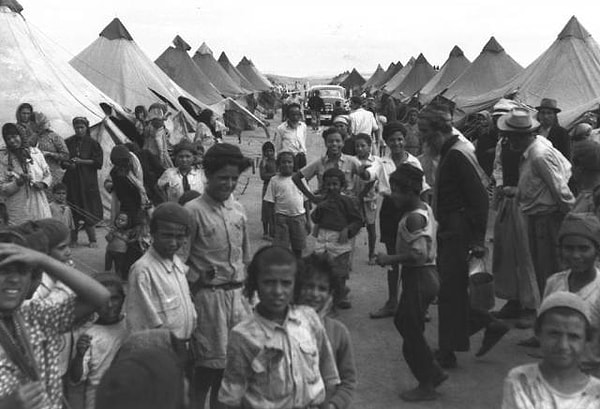 9. Евреи, в основном дети, бежавшие из Йемена, чтобы присоединиться к новому Израильскому государству, 1954 г.