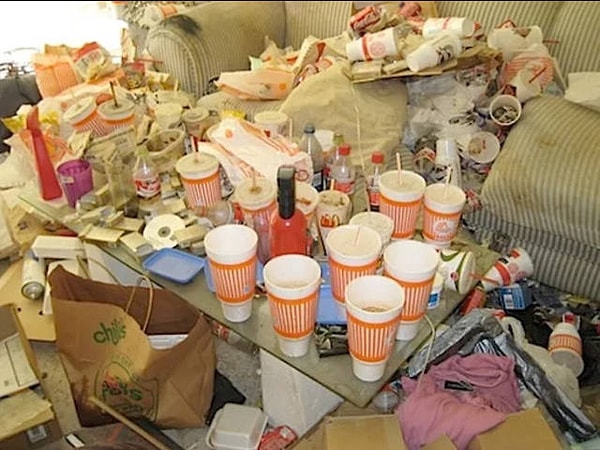 19. Здесь вообще кто-нибудь когда-нибудь убирался?