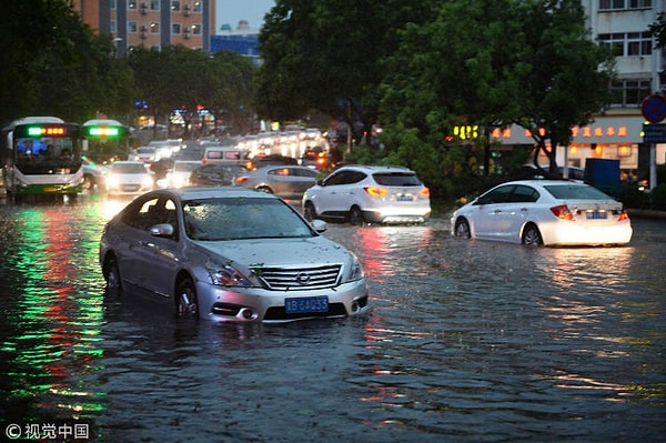 6. По данным метеорологической службы Циндао, шторм был зафиксирован ближе к вечеру 13 июня.
