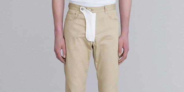 3. Хотелось бы посмотреть на того дизайнера, кто придумал сделать специальный карман прямо поверх гульфика мужских брюк...