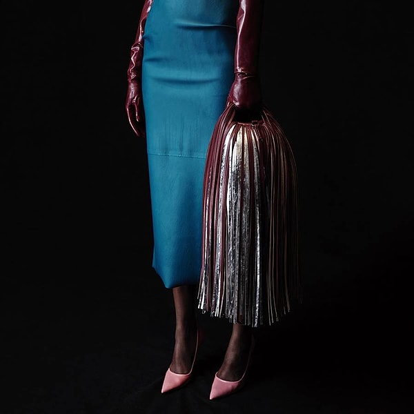 11. Нельзя не вспомнить о сумочках с кисточками от Calvin Klein (если быть совсем точным, это сумочки-кисточки).