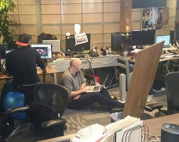 22. Когда уровень безработицы настолько высок, что люди готовы трудиться даже без стола