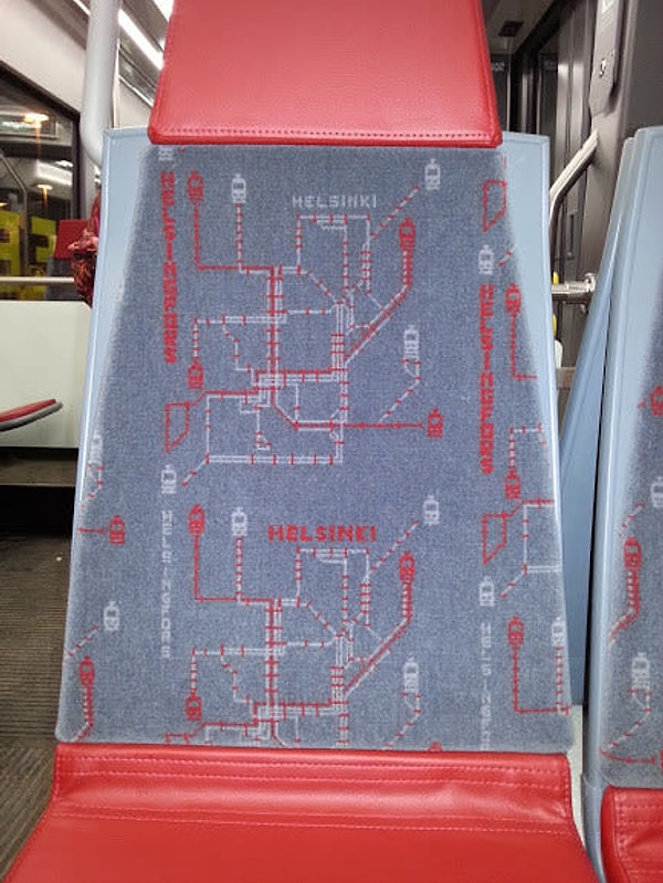 11. Обивка сидений в Хельсинки с картой маршрутов.