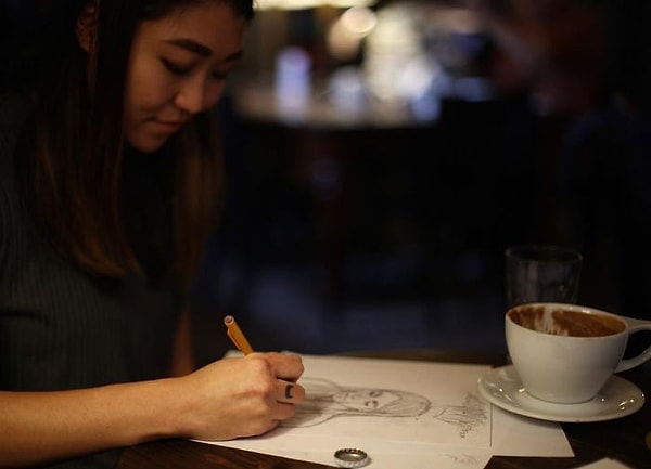 1. Эмили Петерсмарк за работой: