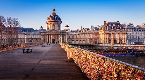 6. Знаете ли вы, в каком городе расположен этот пешеходный мост, привлекающий множество туристов?