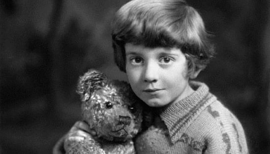 "Слава не имеет ничего общего с любовью": жизнь настоящего Кристофера Робина из "Винни-Пуха" была далека от сказки