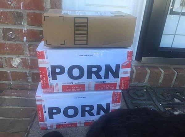 16. Son olarak, bu eleman arkadaşının evine üzerinde çift taraflı 'porno' yazan kutuları sipariş etmiş.