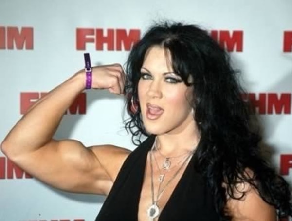 10. Джоан Лорер (Чайна) - удаление части ядовитого паука из ноги