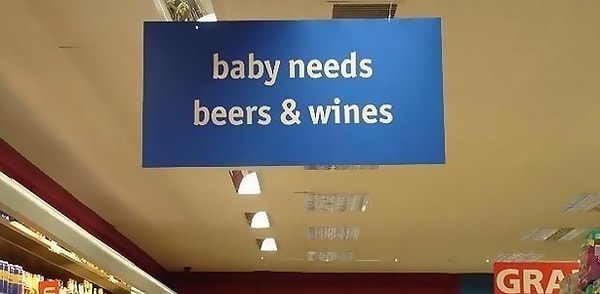 10. Надпись на табличке: "Все для ребенка. Пиво и вино"