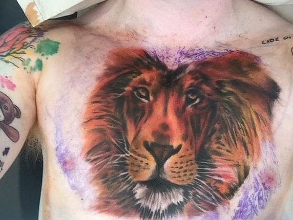 5. У какой знаменитости может быть такая татуировка?