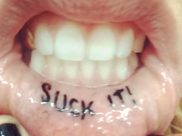 6. У какой знаменитости может быть такая татуировка?