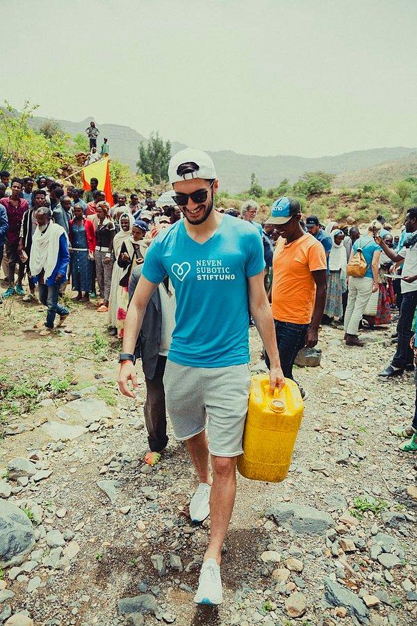Borussia Dortmund'un Türk yıldızı Nuri Şahin, Etiyopya'daki çocuklara su kuyusu açarak destek oldu.