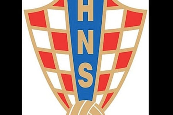 2. У какой сборной герб похож на пледик?