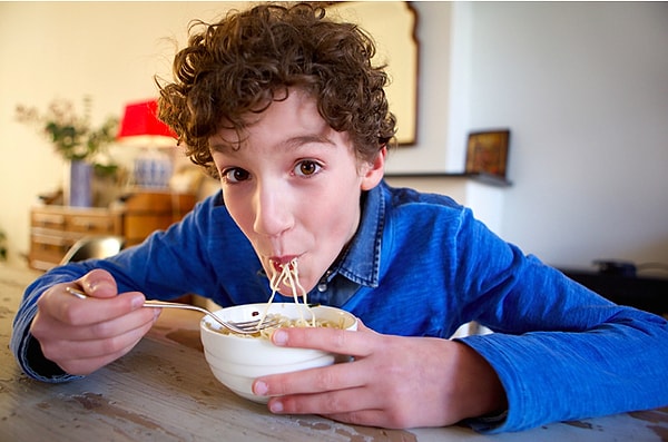 1. Сёрбать и чавкать за столом