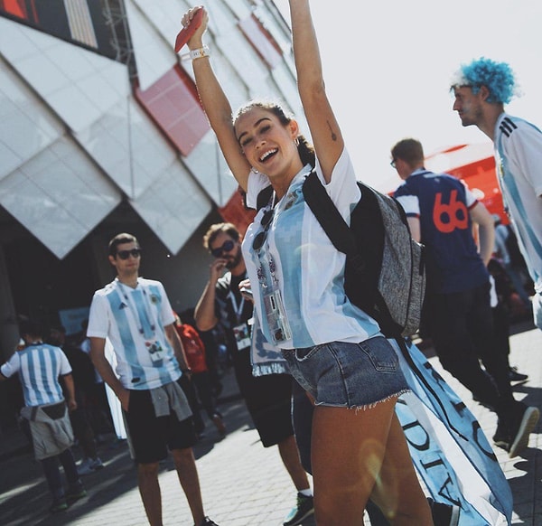 6. Заряжает позитивом!