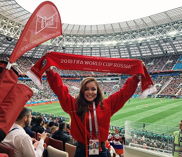 8. Ради таких болельщиц наши просто обязаны выходить в финал!