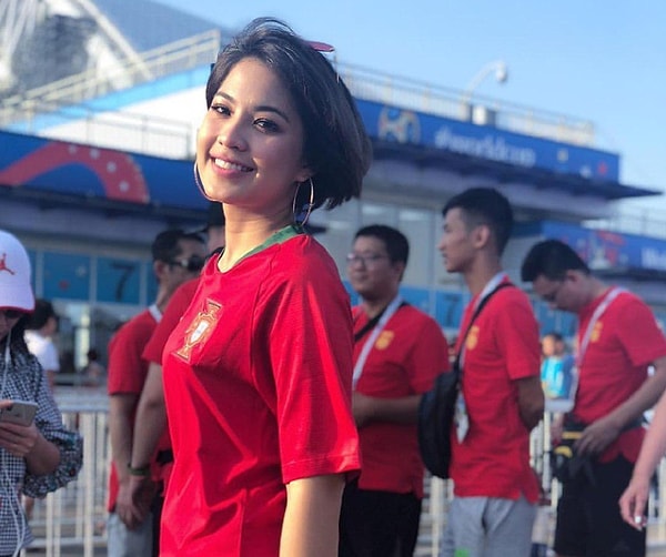 13. Болельщицы Роналду краше своего кумира, согласны?