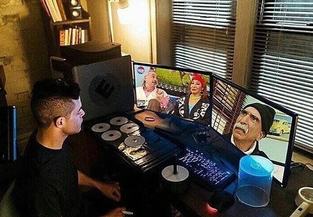 11. Boş zamanlarında Mr. Robot.