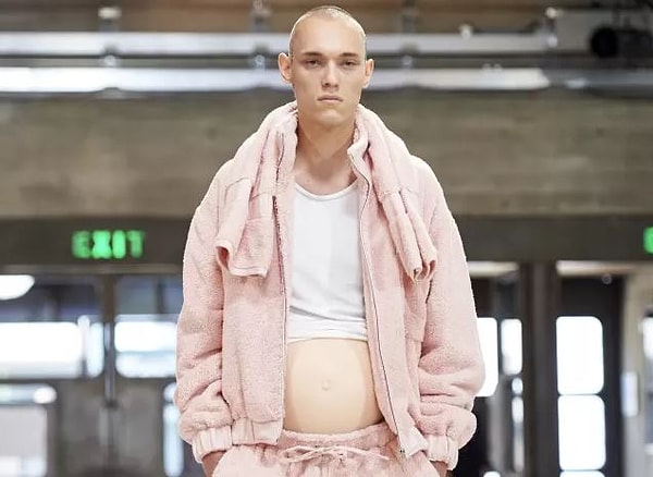 С накладными животами, конечно.