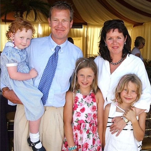 2. Бывшая жена лорда Маунтбаттена Пенни и их дети одобряют его выбор и дали свое благословение на брак.