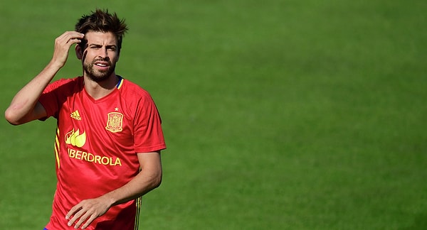 2. А в какой команде играет испанец Жерар Пике?