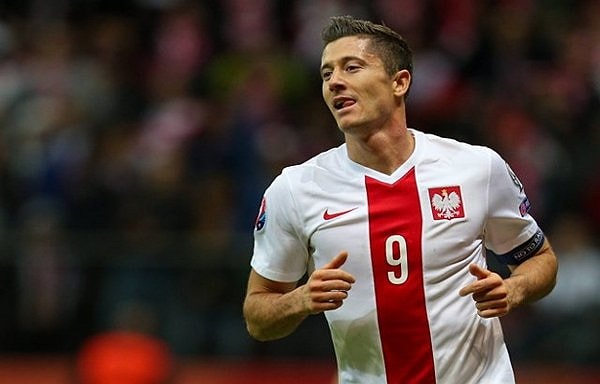 8. Капитан сборной Польши Роберт Левандовски играет за ...