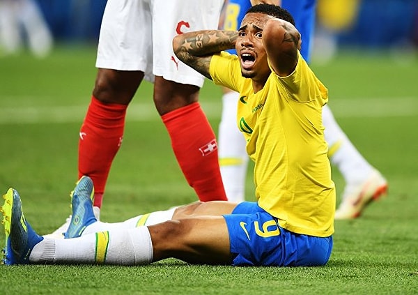 11. Ни один матч не проходит без рефери.